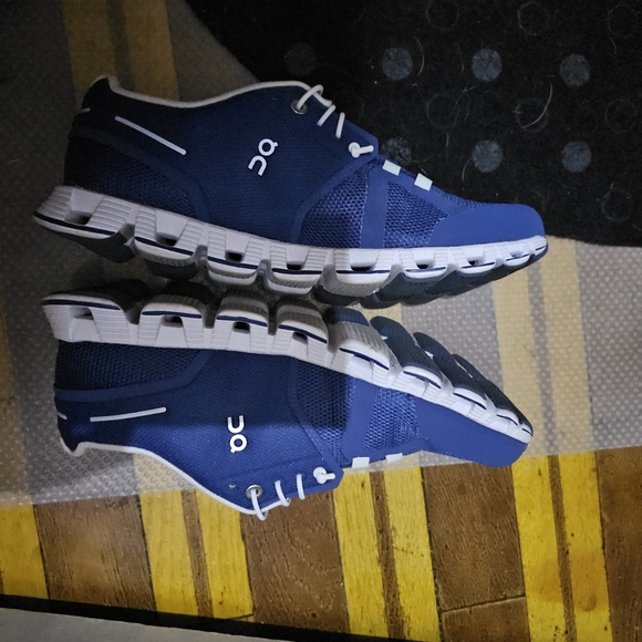 ON Women's Size 7 Blue White Style 19.4026 Sneaker Shoes - Picture 2 of 5